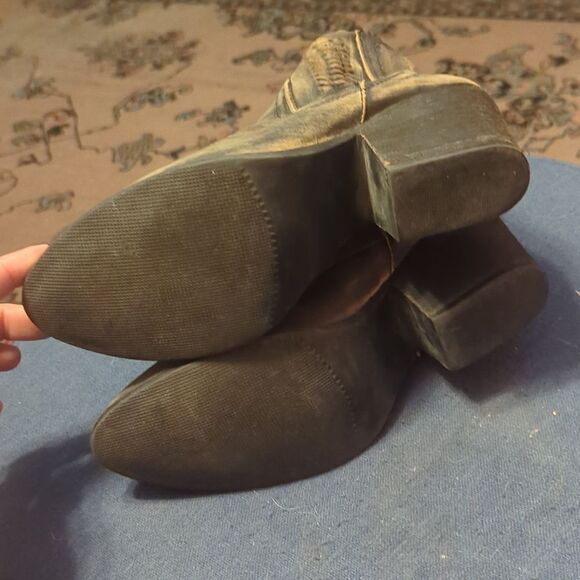 Very Volatile Women's Script Ankle Bootie - Picture 5 of 9